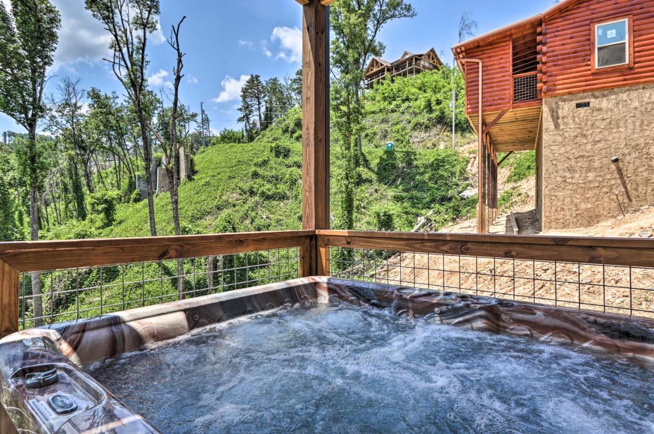 Modern Cabin With Hot Tub And Game Room In Gatlinburg! 외부 사진