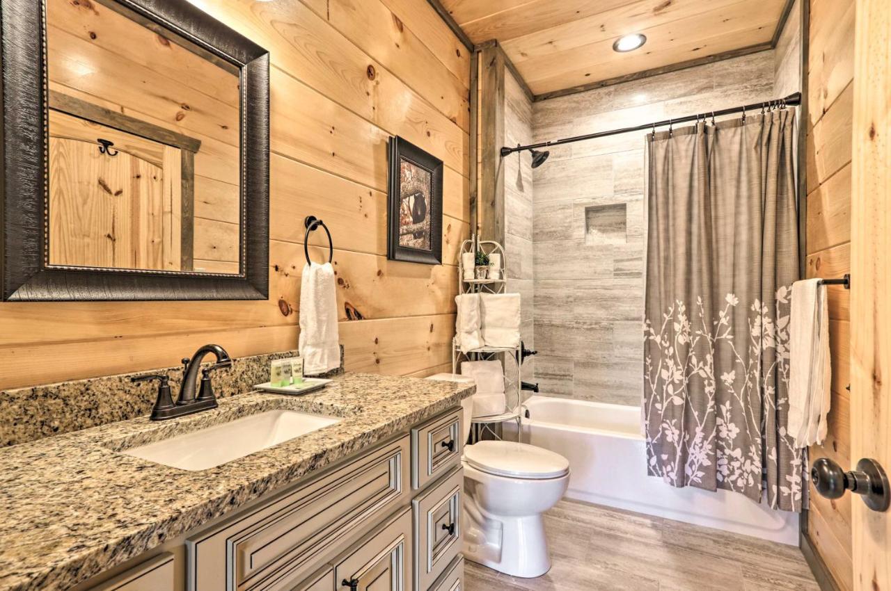 Modern Cabin With Hot Tub And Game Room In Gatlinburg! 외부 사진